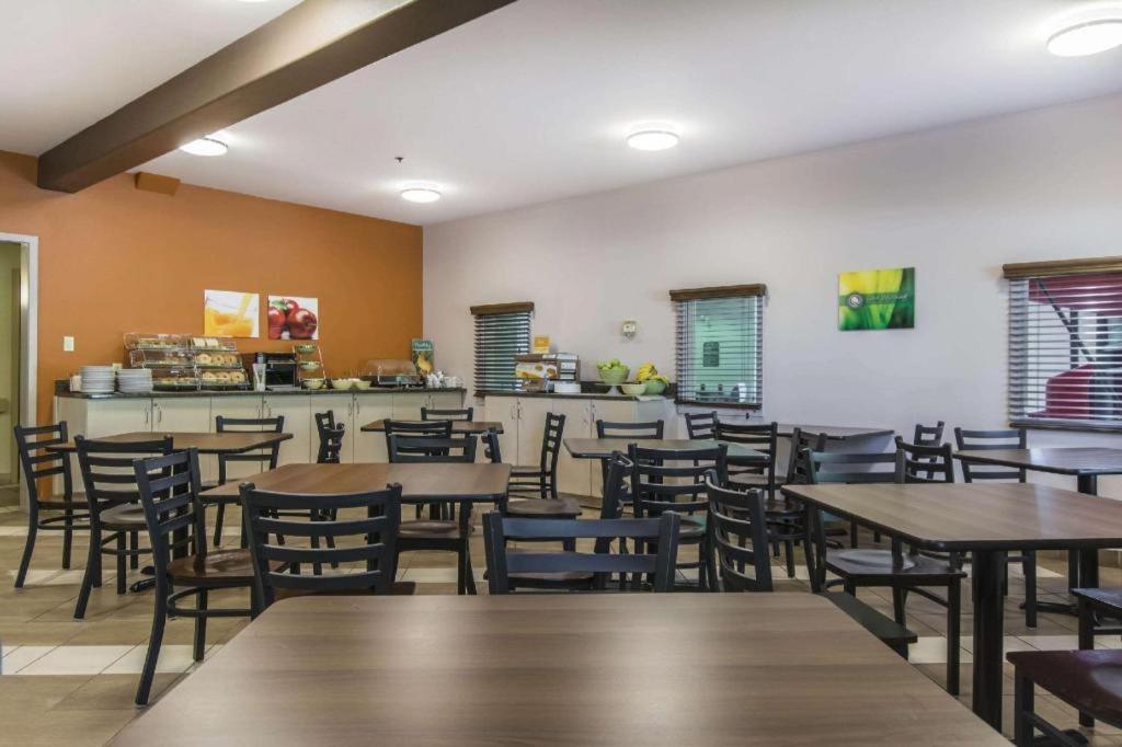 Quality Inn Airport Moncton Ngoại thất bức ảnh